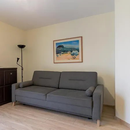 Triapart Amber Vii Apartment